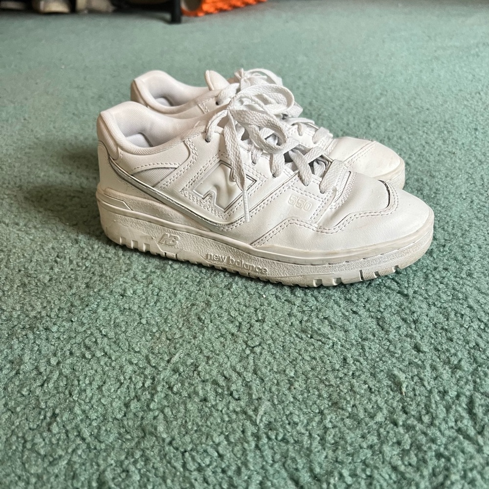 Size 5Y (women’s 6.5 or 7) all white new balance 550!